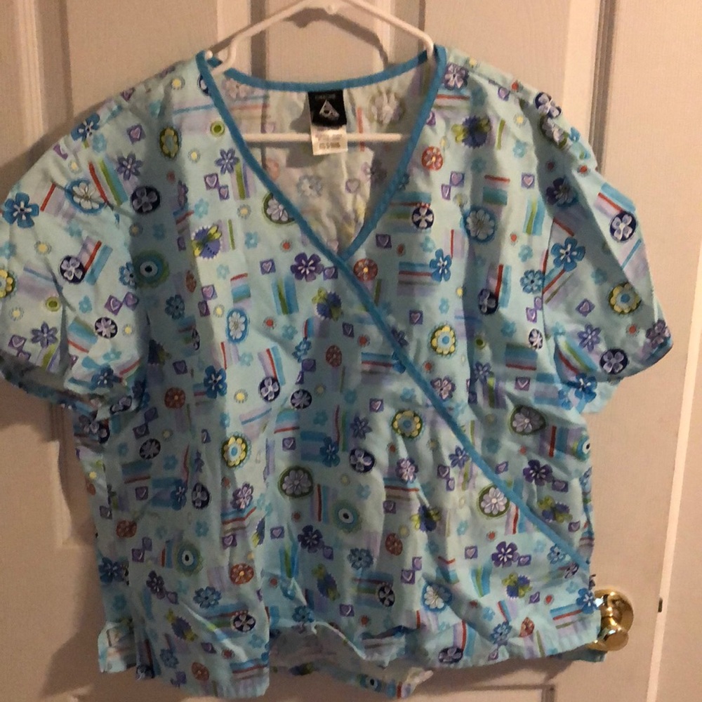 Cherokee scrub top
